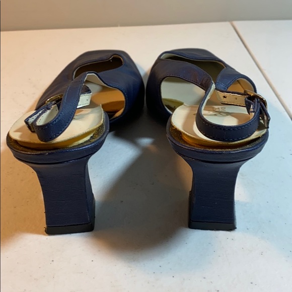 Bijou slingback shoe - Picture 3 of 8